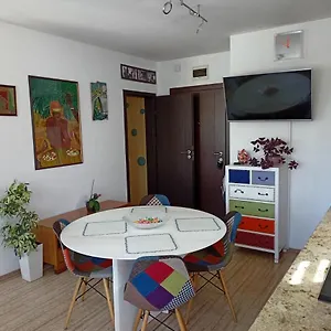 Bright At A Great Location Апартаменты